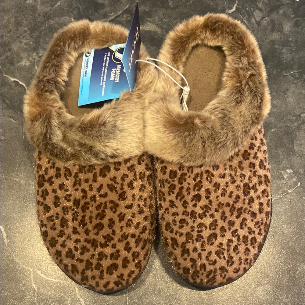 Isotoner Microsuede Sage Hoodback Cheetah 🐆 Slippers - Picture 2 of 7